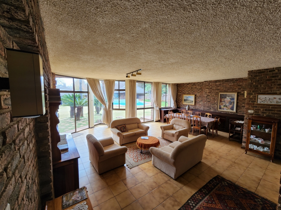 5 Bedroom Property for Sale in Mooivallei Park North West